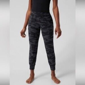 Athleta Salutation Camouflage Joggers: colors: black, grey: size:M: EUC